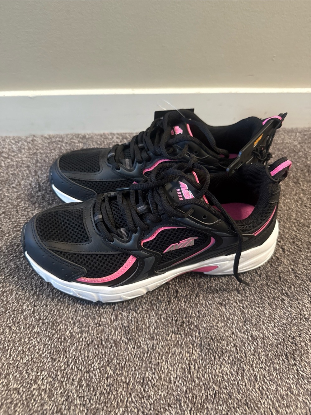 Avia Women's Athletic Sneakers size 7. Brand New